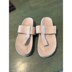 Vince Leather Thong Sandals Beige Womens Size 8